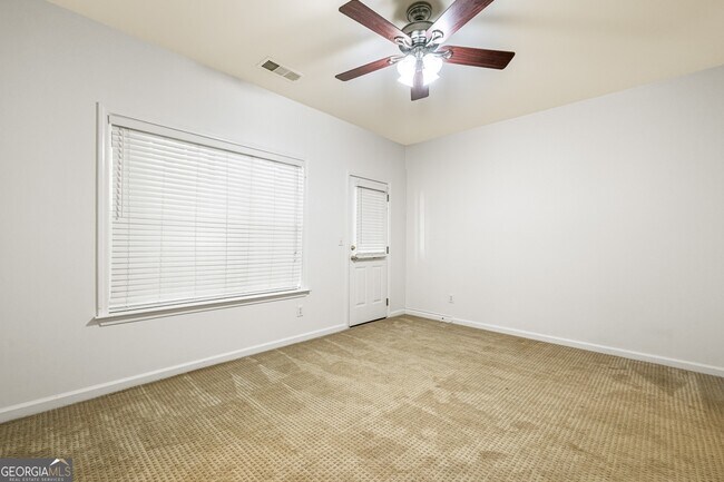 Building Photo - 600 Coligny Ct