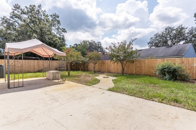 Building Photo - 14180 Hampton Falls Dr N