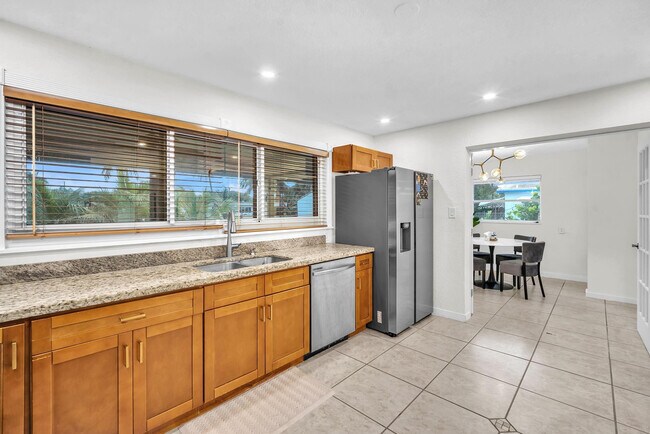 Building Photo - 4521 SW 34th Dr