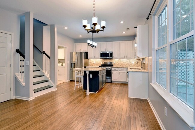 Building Photo - Spacious Home on Wooded Lot!