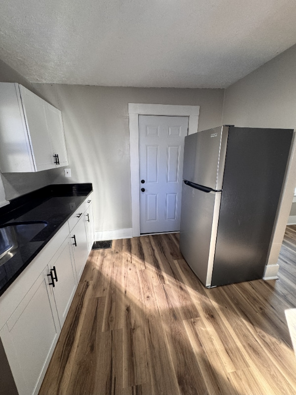 Building Photo - 208 W Brown Ave