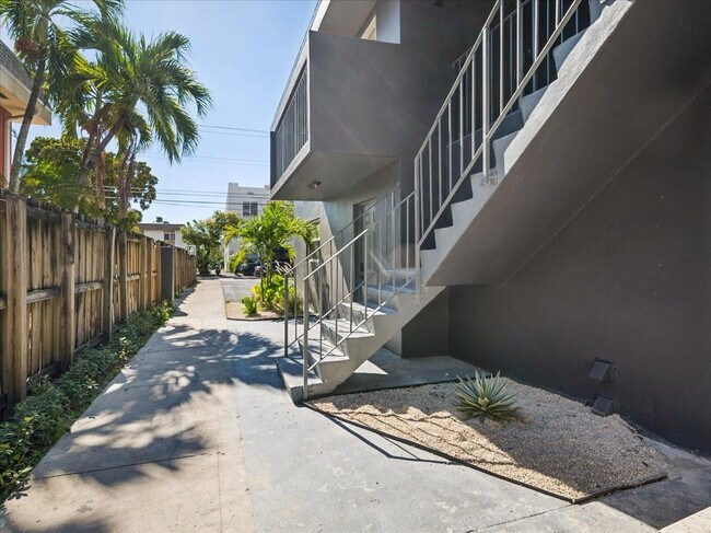 Building Photo - 421 SW 9th St