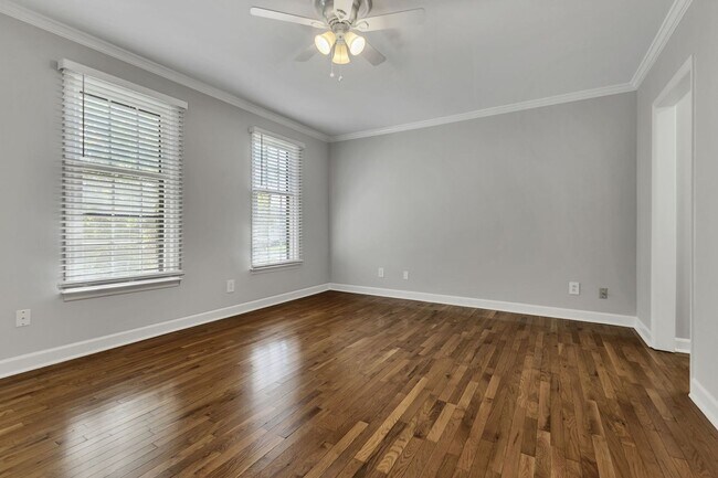 Building Photo - Amazing 2BE/2.5BA duplex in the heart of Belmont & Hillsboro Village!