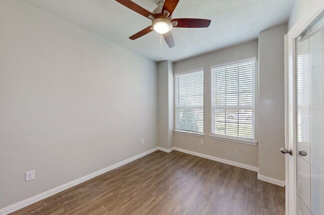 Building Photo - 3 bedroom, 2.5 bath with Study or 4th Bedroom and Game Room extras include Gym, Storage Racks in ...
