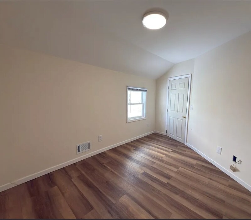 Building Photo - 9 W 9th St