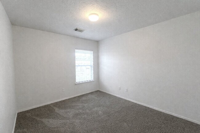 Building Photo - 20519 Lantern Springs Ln