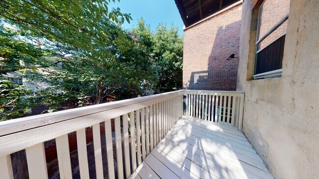 Building Photo - 413 Pine St