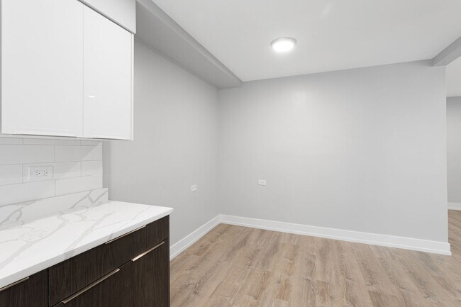 Interior Photo - The 2333 Lunt