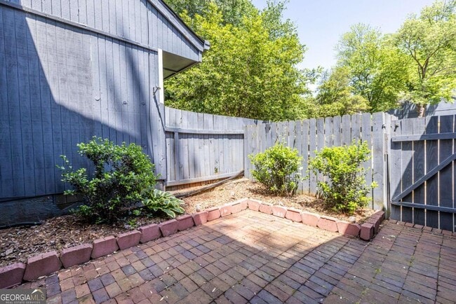 Building Photo - 1010 Mariners Ct
