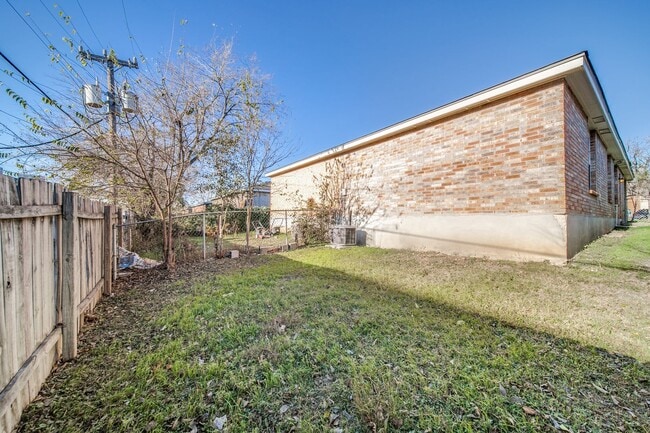 Building Photo - 12216 Maverick Bluff St