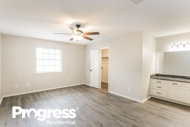Building Photo - 7618 Creek Wood Dr