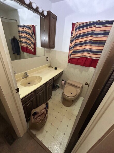 Building Photo - 61 S 49th St