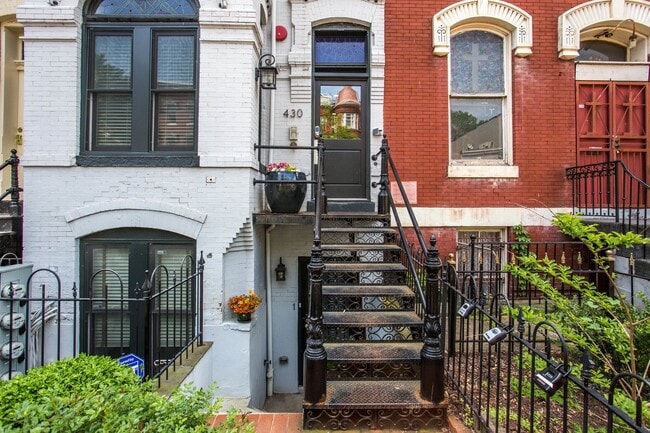 Building Photo - Marvelous Modern Mt Vernon Two-Bedroom!
