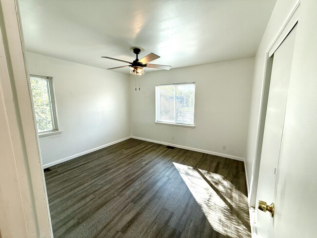 Master Bedroom - 2726 S Glencoe St