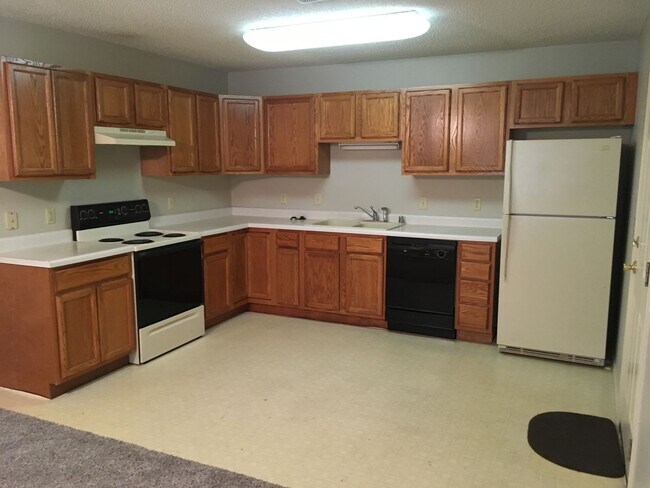 Building Photo - 404 Valley Dr