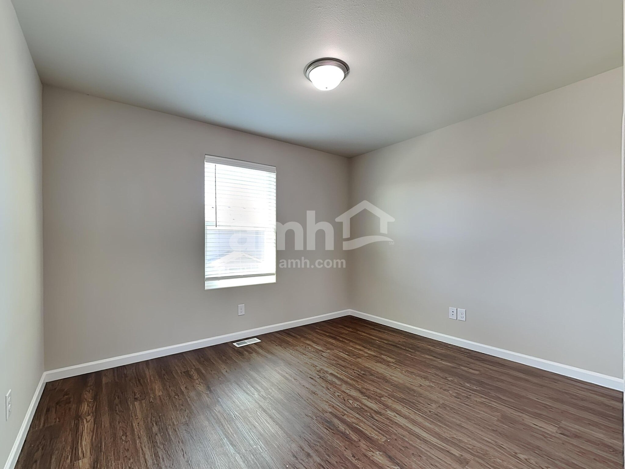 Building Photo - 306 Holdener Ln N