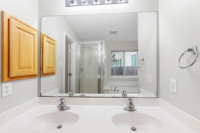 Building Photo - 2205 Speidel Dr