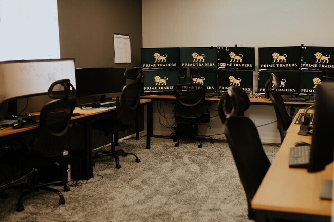 Building Photo - 4000 NW 3rd Ave