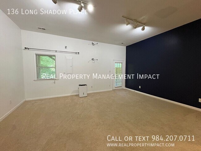 Building Photo - 136 Long Shadow Pl