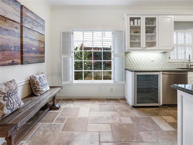 Building Photo - 1872 Wycliff Rd NW