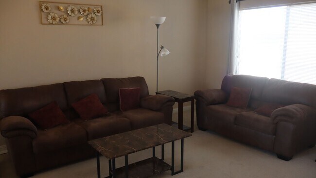 Building Photo - Furnished 3 Bedroom home