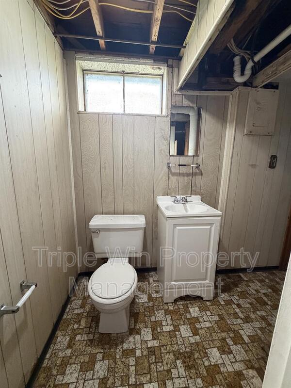 Building Photo - 10319 Varnum Dr