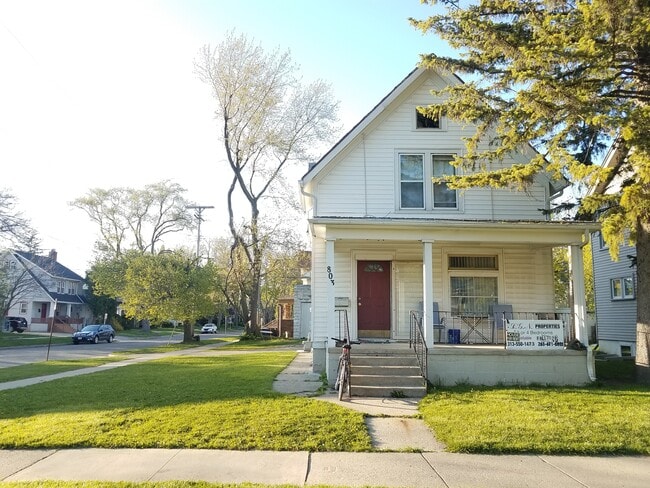 Primary Photo - 803 Dewey Ave