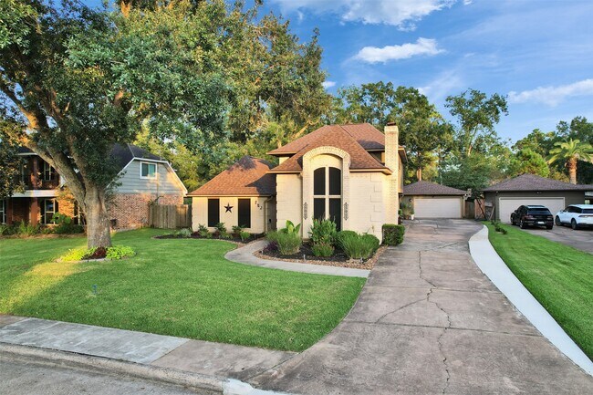 Building Photo - 702 Olde Oaks Dr