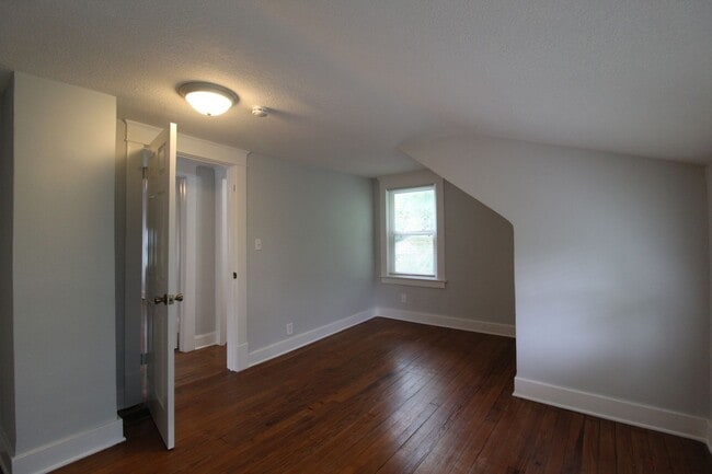 Building Photo - 2 Bedroom Home Near KU MED
