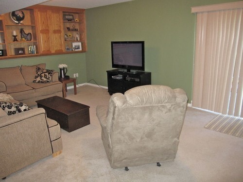 Building Photo - {12532} Immaculate Split-Level Home + Fenc...