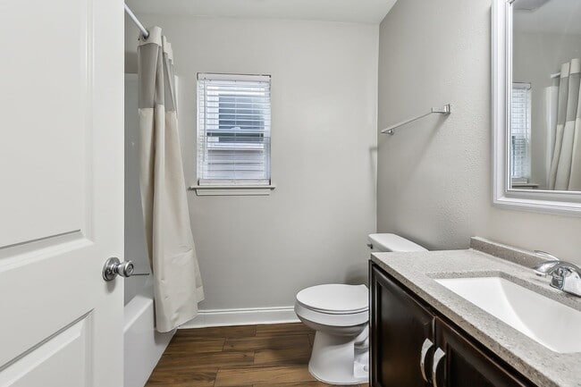 Building Photo - 2084-2086NRoch