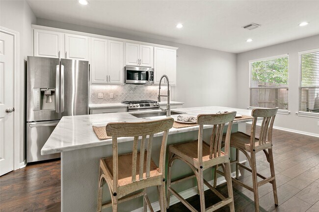 Building Photo - 139 Ledgestone Pl