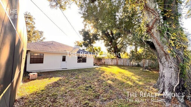 Building Photo - 1009 Alfred Dr