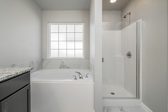 Building Photo - 631 Hollyhock Dr