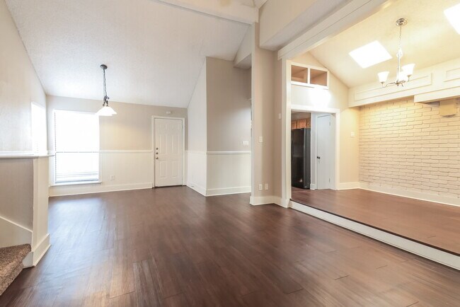 Building Photo - 1141 Paintbrush St