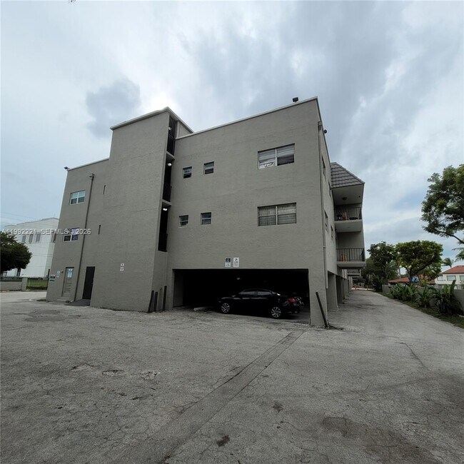 Building Photo - 5100 SW 41st St