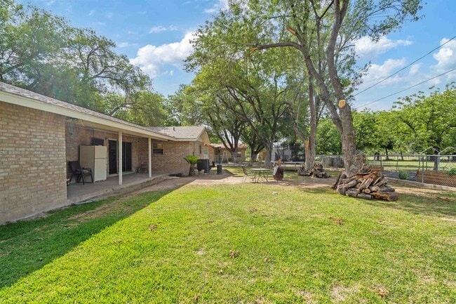 Building Photo - 105 Delmar Ln