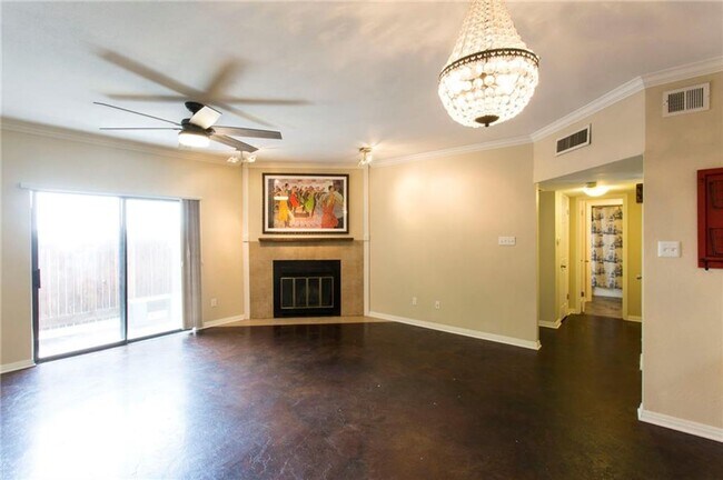 Building Photo - Great Two bedroom One Bath