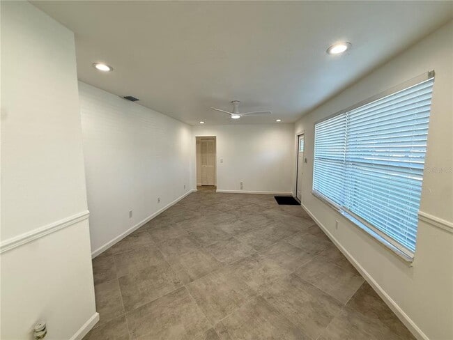 Building Photo - 15573 Bedford Cir E