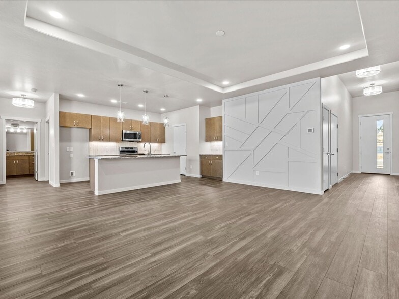 Building Photo - 2747 Radiant Ave