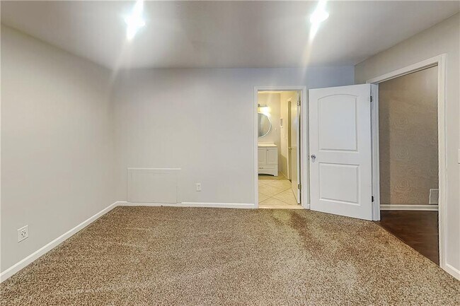 Building Photo - 4623 Huntridge Dr