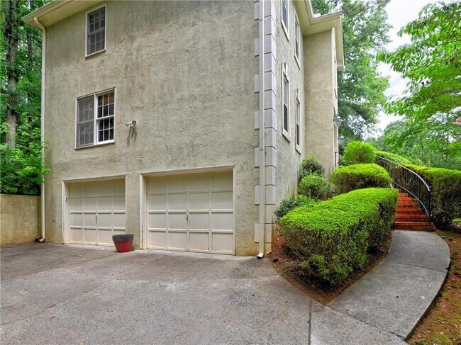 Building Photo - 2101 Mark Hall Ct NE