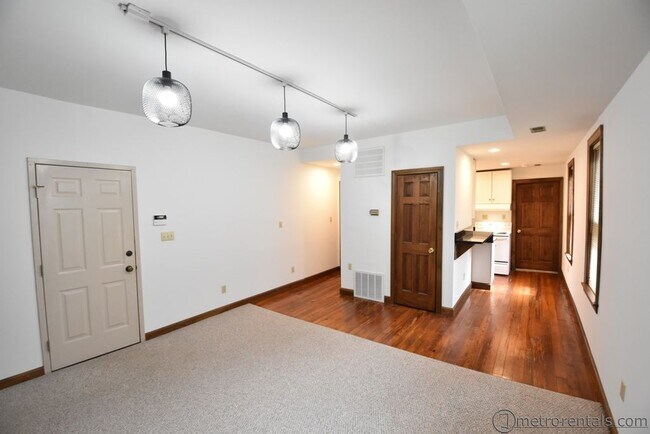 Living room - 37 E Russell St