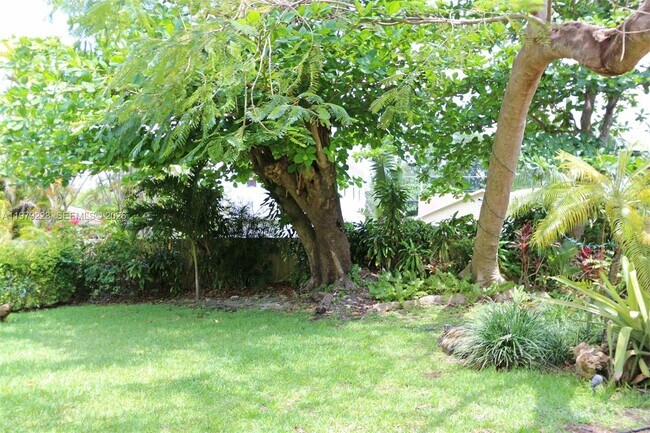 Building Photo - 3395 Franklin Ave