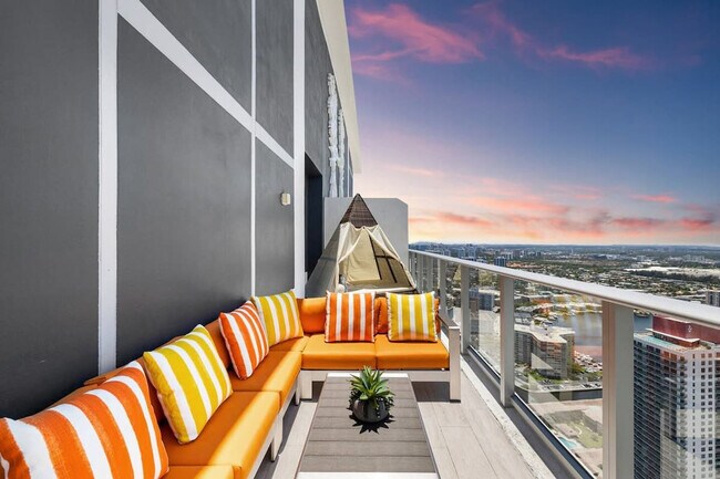 Building Photo - 4010 S Ocean Dr