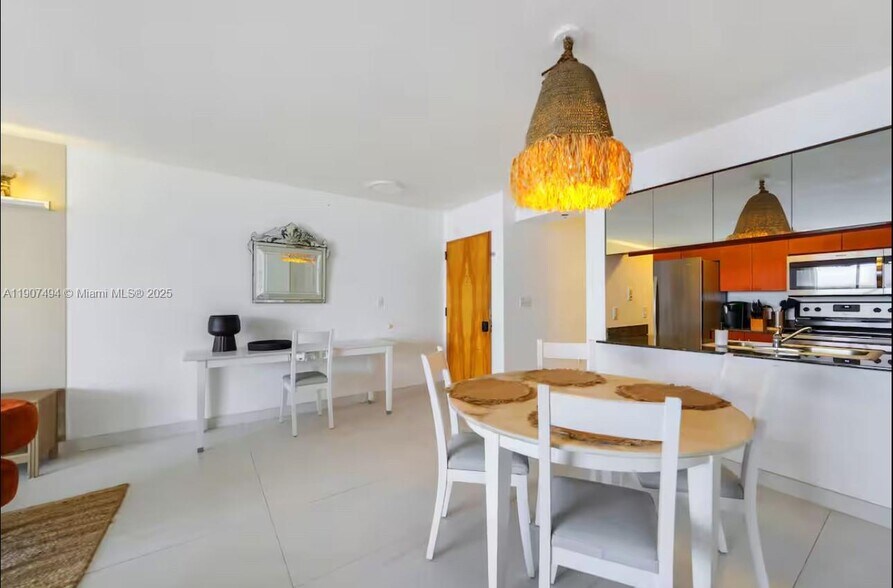 Building Photo - 1200 Brickell Bay Dr