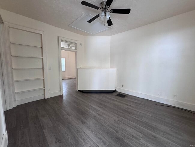 Building Photo - 614 W Charles St