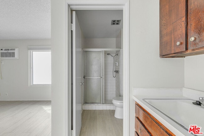 Building Photo - 1811 Parnell Ave