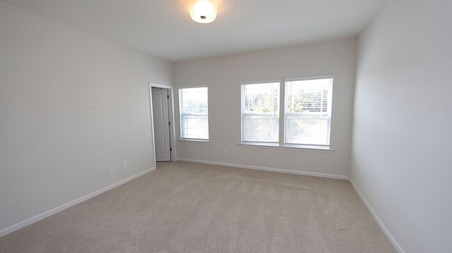 Building Photo - Upgraded & Spacious End Unit Townhome in V...