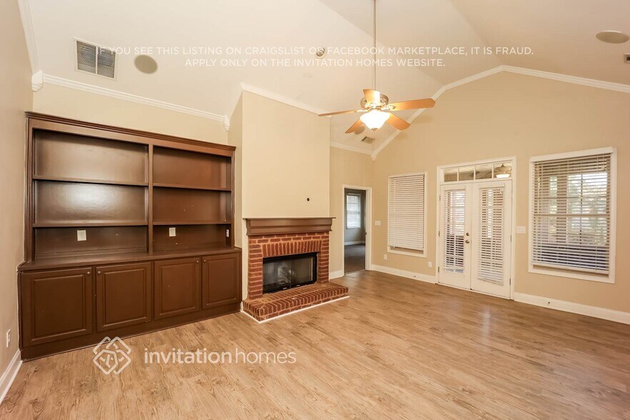 Building Photo - 9207 Golfview Cir